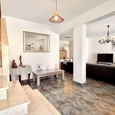בית נופש Large House Near Beaches & Surf אנטוגויה דה באלייה
