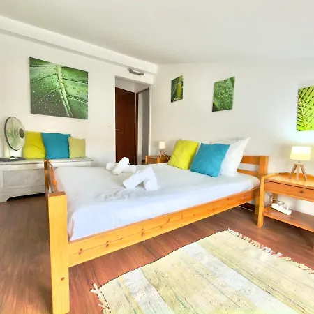 Large House Near Beaches & Surf בית נופש *
