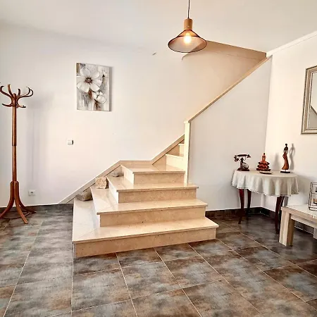 בית נופש Large House Near Beaches & Surf אנטוגויה דה באלייה