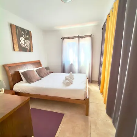 בית נופש Large House Near Beaches & Surf אנטוגויה דה באלייה